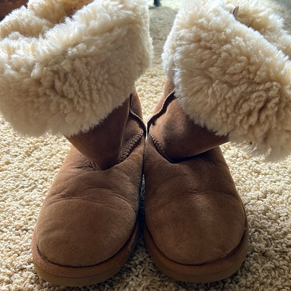 UGG Women's Bailey Button Triplet Winter Boot. Size 4.0. Chestnut - Picture 6 of 6
